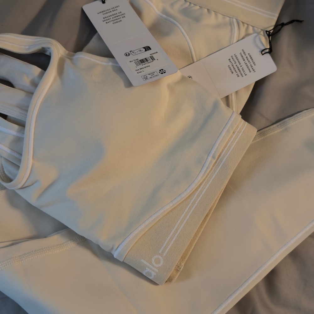 ALO Yoga oak Milk White Activewear Ensemble